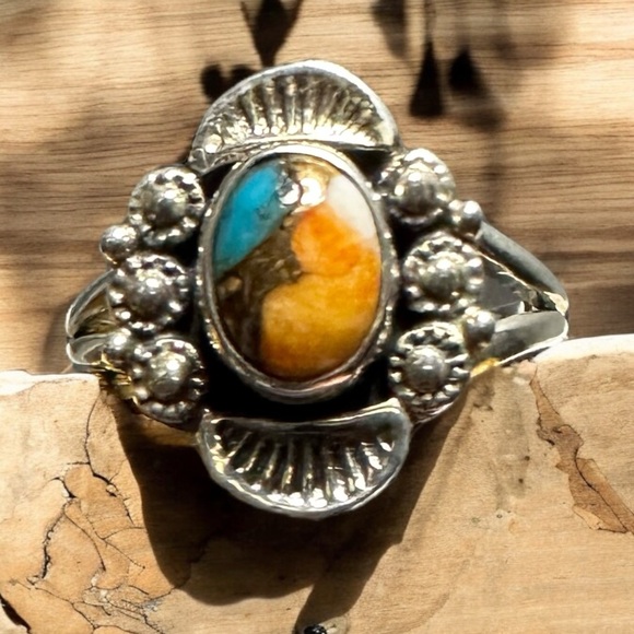 Spiny Oyster Sterling Silver Ring - Picture 3 of 13